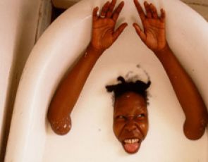 Whoopi Goldberg - kończy dzisiaj 53 lata